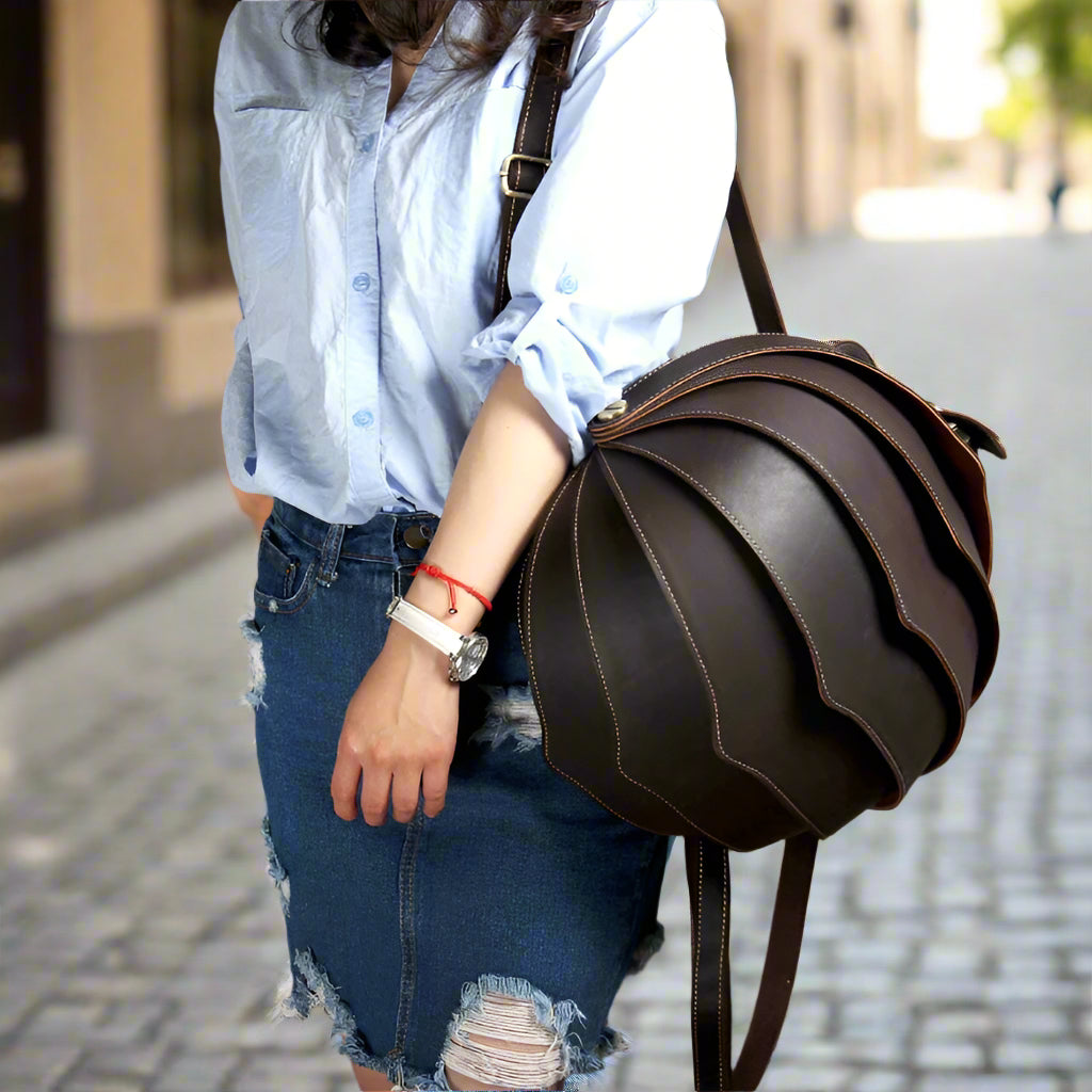 Zaino in pelle stile scarabeo da donna