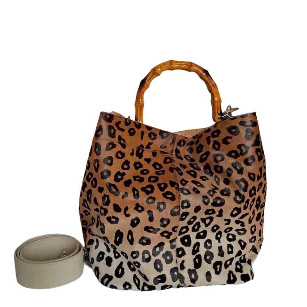 Borsa in pelle da donna Claire Jaguar, realizzata in pelle di alta qualità con borchie