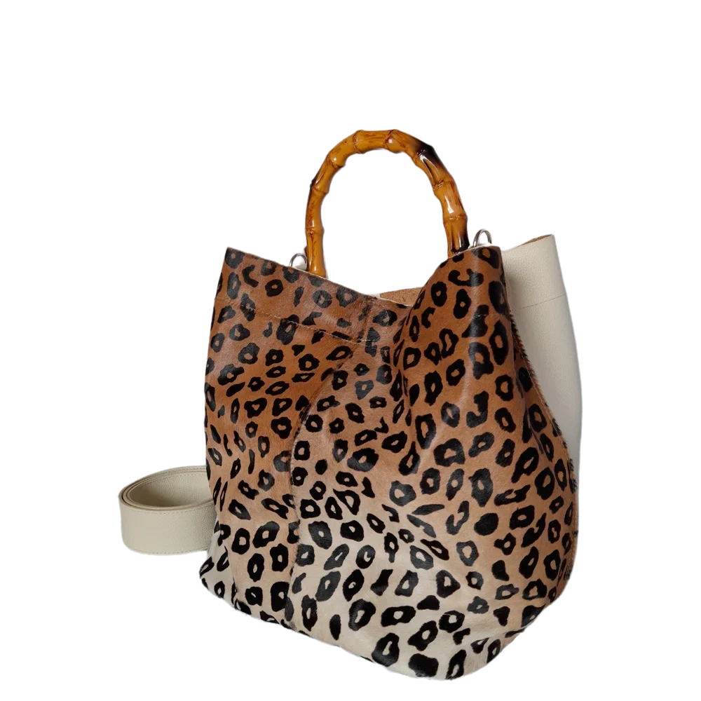 Borsa in pelle da donna Claire Jaguar, realizzata in pelle di alta qualità con borchie