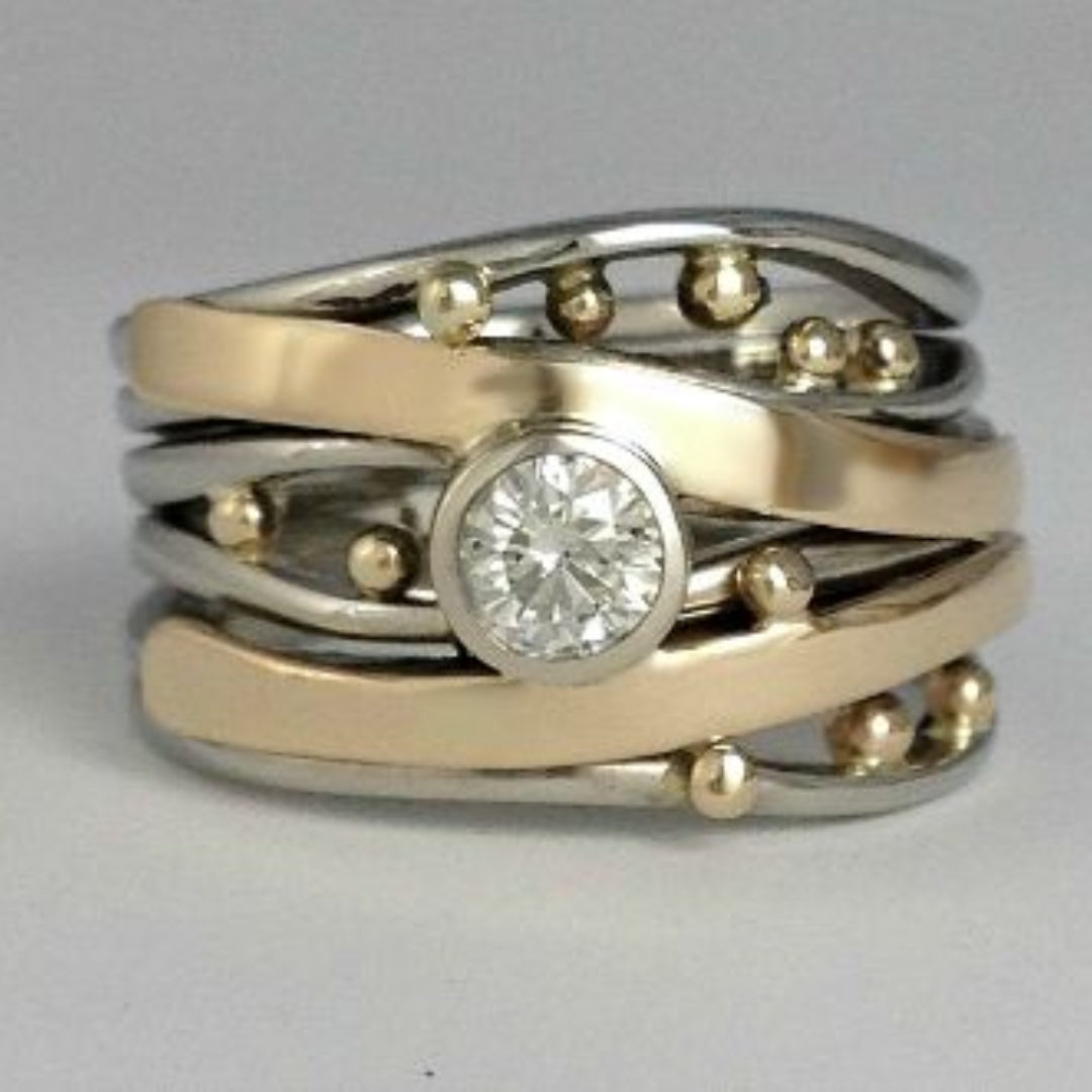 ROYAL | Anello vintage dorato con zirconi incastonati