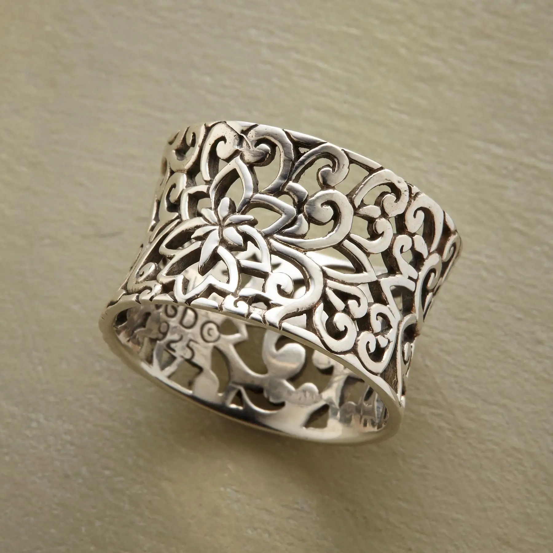 BONNIE | Anello vintage  con design traforato